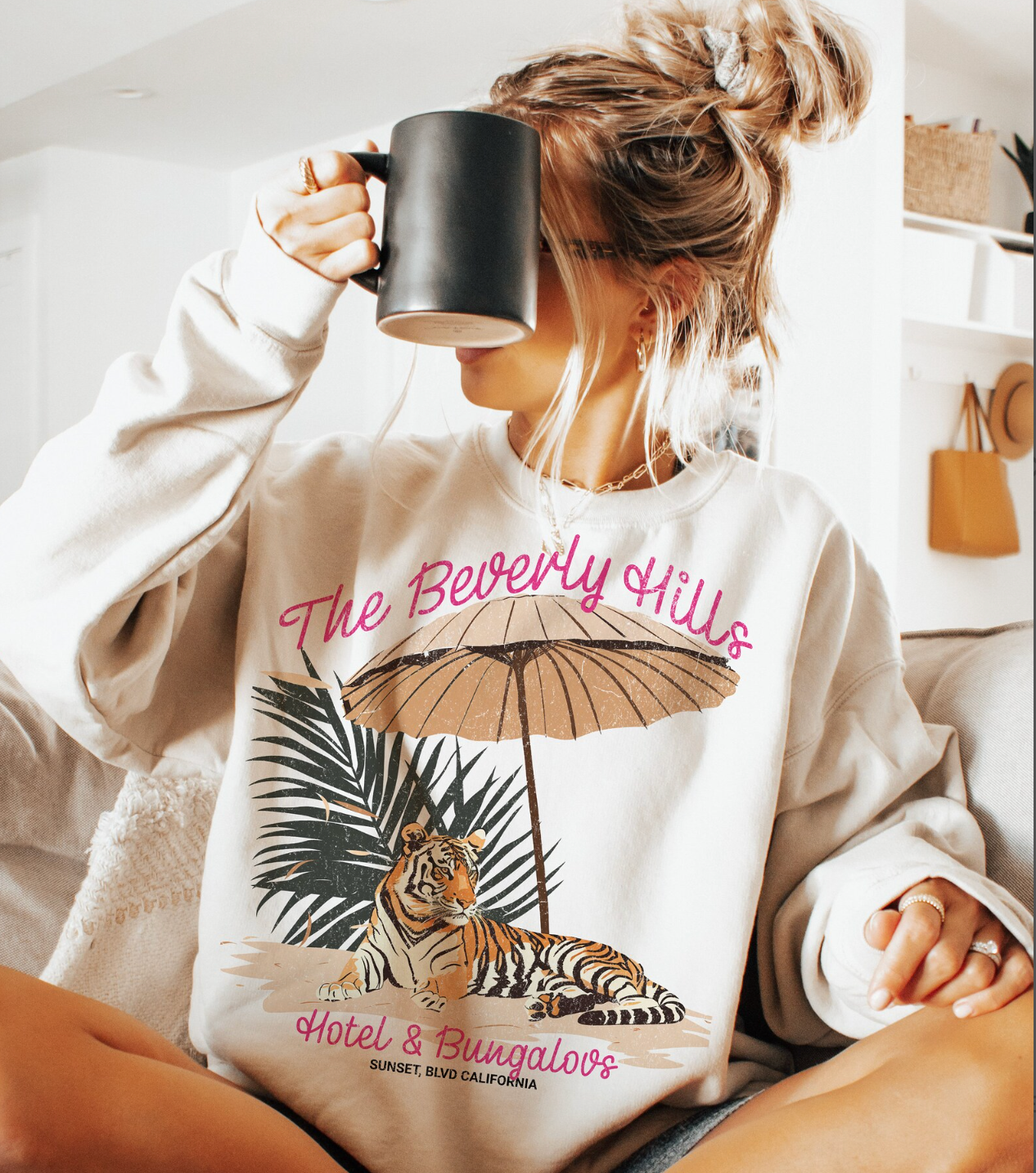 Beverly Hills Hotel & Bungalows Graphic Sweatshirt (GILDAN)